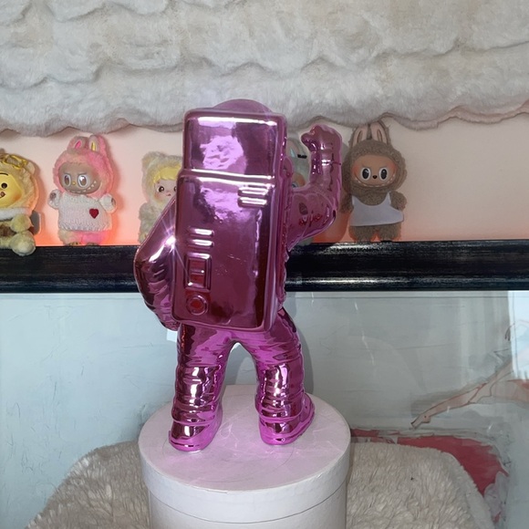 Pink Astronaut Figurine made of ceramic and metallic paint NWOT - Picture 4 of 7